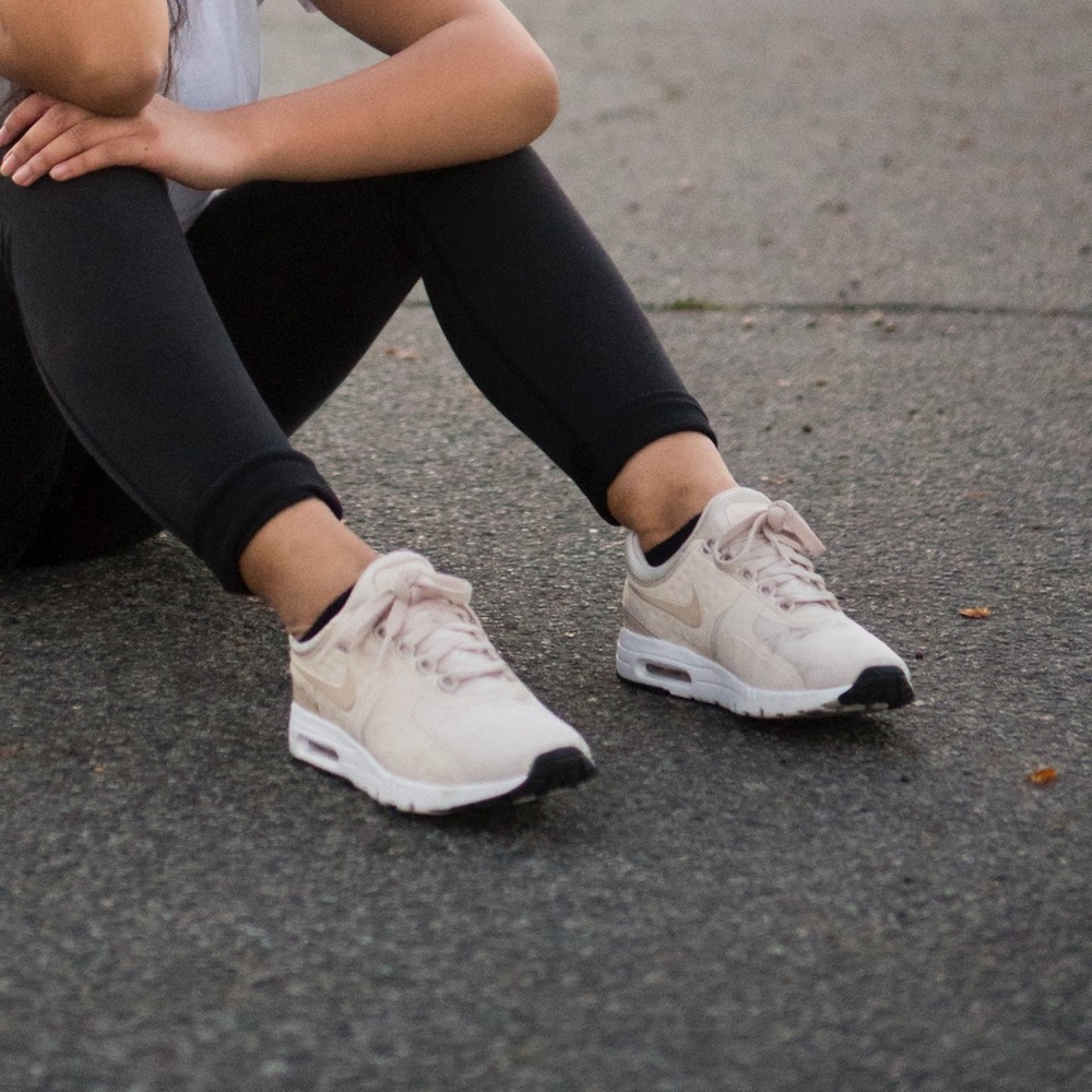 Women’s Nike Air Max Zero - Picture 7 of 8